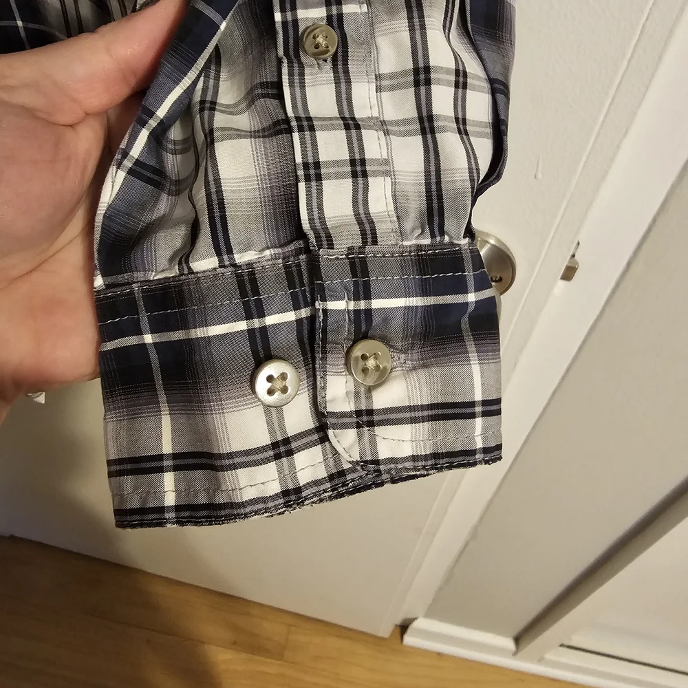 Wrangler Men's Black and White Checkered Shirt Gently Used - Picture 6 of 6